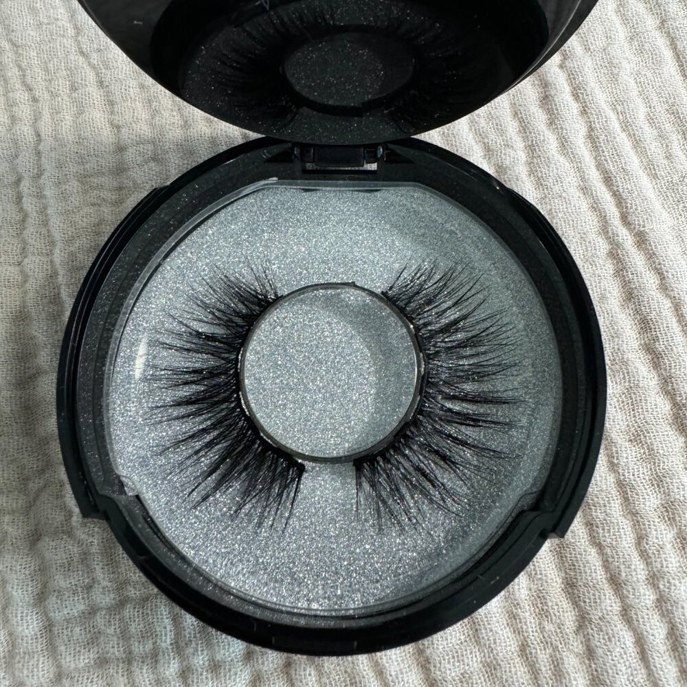 Magnetic Eyelashes - Picture 2 of 2